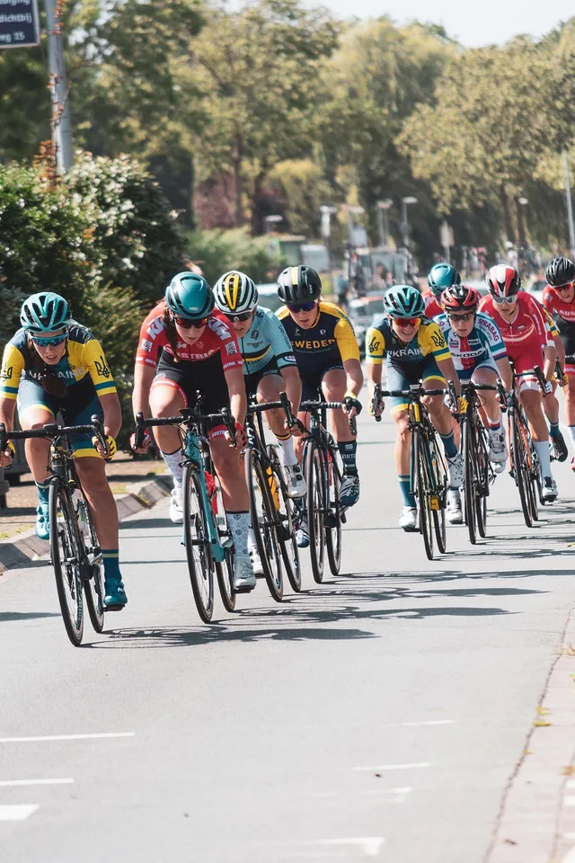 ciclismo, ciclisti, gara, gara di bici, in bicicletta, strada, ciclismo, ciclismo, ciclismo, ciclismo, ciclismo, ciclisti. Criteri ESG nella selezione dei fornitori in Svizzera